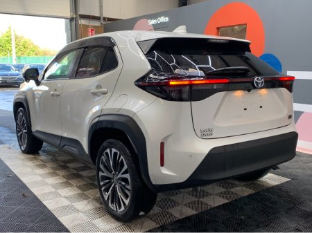 2021 Toyota Yaris Cross 1.5 HYBRID / 84k KMs / Heated & Electric Seats / Cruise Control & Reverse Camera €24,950