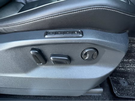 2018 Volkswagen Tiguan R-LINE 4 MOTION AUTOMATIC 2.0 DIESEL //MASSIVE SPEC//FULL LEATHER//HEAD UP DISPLAY//HEATED SEATS//360 PARKING CAMERAS// €29,950 thumbnail