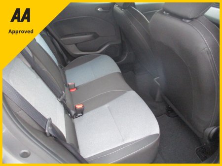 2025 Renault Clio EVOLUTION  WITH ONLY 6105KMS HIGH SPEC WITH SAT NAV AND REAR PARKING SENSORS FULLY SERVICED AND READY TO GO €25,950 thumbnail