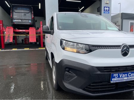 2024 Citroen Berlingo 2024 CITROEN BERLINGO ENTERPRISE B-HDI €21,995 thumbnail