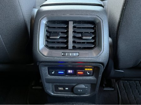 2019 Volkswagen Tiguan HIGHLINE 4MOTION AUTOMATIC 2.0 DIESEL //HIGH SPEC//360 PARKING CAMERAS//FRONT AND REAR HEATED SEATS//POWER TAILGATE//HEAD UP DISPLAY// thumbnail