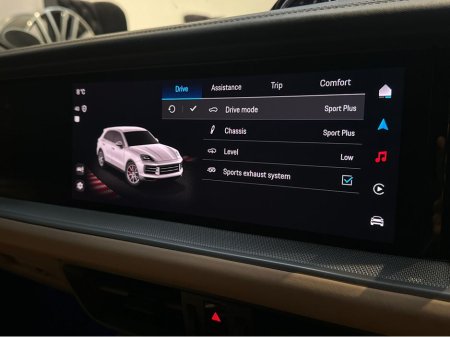 2024 Porsche Cayenne 3.0 V6 E-HYBRID MEGA  SPEC €109,950 thumbnail