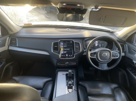 2021 Volvo XC90 Momentum thumbnail