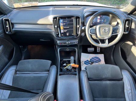 2021 Volvo XC40 R-DESIGN T4 1.5 RECHARGE PHEV // TILT & SLIDE PAN ROOF // 19" R-DESIGN ALLOYS // FULL SERVICE HISTORY €25,950 thumbnail