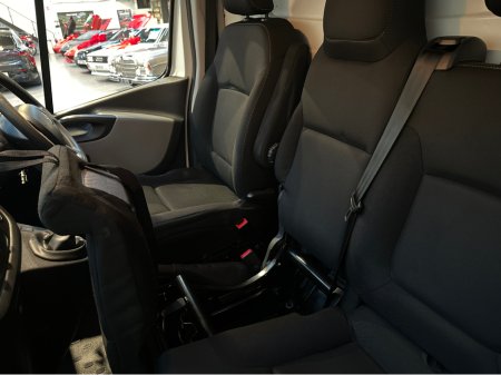 2015 Renault Trafic Passenger TRAFFIC VAN DCi €7,950 thumbnail