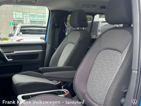 2025 Volkswagen ID.Buzz STYLE 86KWH 286BHP *NOW AVAILABLE TO ORDER* *APPLE CARPLAY/ANDROID AUTO* *360 AREA VIEW CAMERA* *FRONT AND REAR CAMERA* *FRONT AND REAR PARKING SENSORS* *HEATED SEATS* €82,651