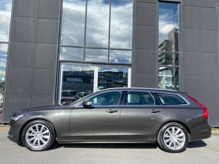 2020 Volvo V90 2.0 D4 Momentum Plus Auto 190bhp €31,900 thumbnail