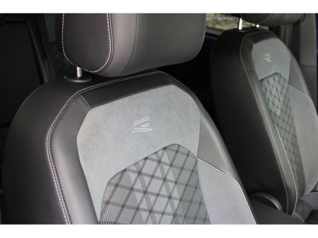 2023 Volkswagen Tiguan Allspace 2.0 TDI 150HP R-Line DSG €49,950 thumbnail