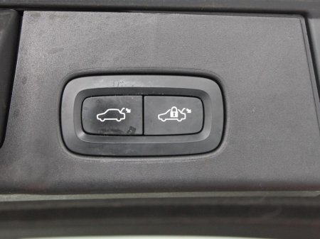 2020 Volvo V90 D4 MOM AT 5DR Auto €33,750 thumbnail