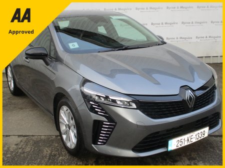 2025 Renault Clio EVOLUTION  WITH ONLY 6105KMS HIGH SPEC WITH SAT NAV AND REAR PARKING SENSORS FULLY SERVICED AND READY TO GO €25,950