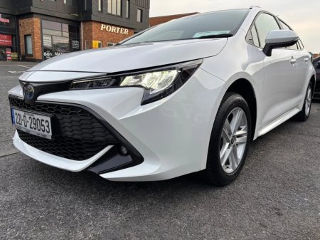 2022 Toyota Corolla 1.8 Hybrid Luna Saloon €21,000