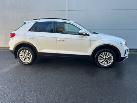 2023 Volkswagen T-Roc 2.0 TDI 116HP Life rear view Camera Low mileage €29,995