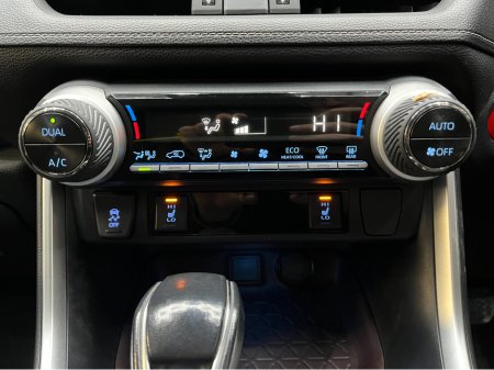 2020 Toyota Rav4 €30950! 2020 TOYOTA RAV4 HYBRID G 2.5 AUTOMATIC / CRUISE CONTROL / REVERSE CAMERA / ELECTRIC MEMORY & HEATED SEATS / HEATED STEERING WHEEL €30,950 thumbnail