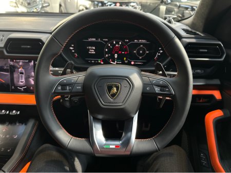 2025 Lamborghini Urus URUS S-E 4X4 V8 TWIN TURBO €359,950 thumbnail