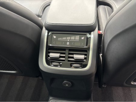 2023 Volvo XC90 RECHARGE T8 ULTIMATE DARK AWD €67,900 thumbnail