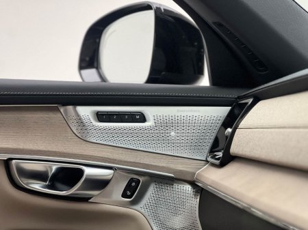 2025 Volvo XC90 ULTRA T8 RECHARGE 2.0 PHEV *7 SEATER* €87,990 thumbnail