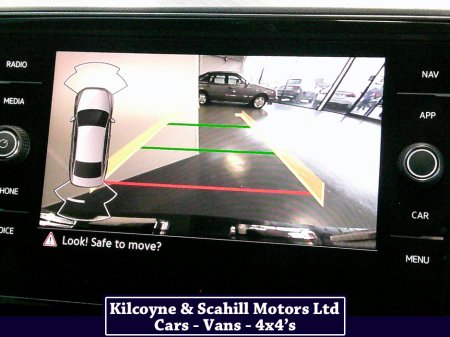 2022 Volkswagen Passat BUSINESS 2.0 TDI MANUAL 6SPEED FWD 150 4DR €27,900 thumbnail