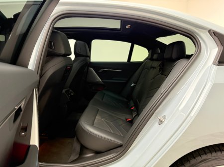 2024 BMW i5 40 M SPORT EDRIVE *PAN ROOF* €63,990 thumbnail