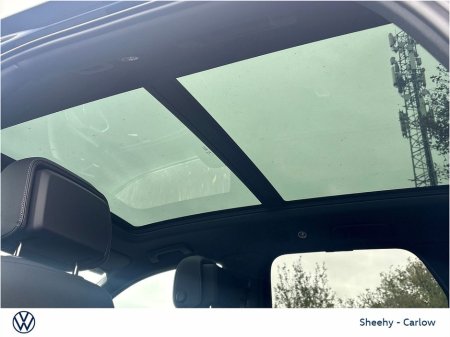 2025 Volkswagen Touareg 3.0TSI R PHEV 462HP €94,950 thumbnail