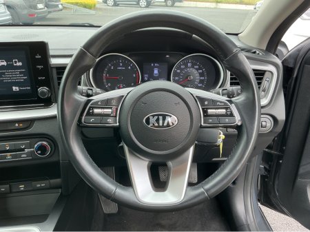 2021 Kia Ceed 2 CRDI ISG MHEV €21,995 thumbnail