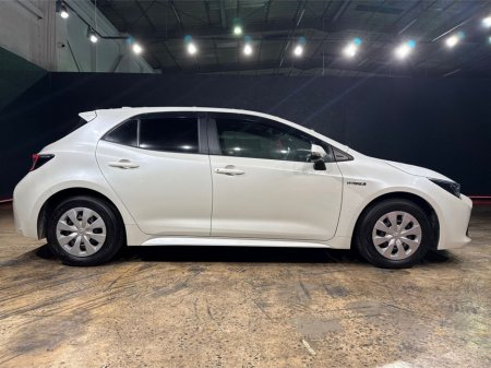 2020 Toyota Corolla 1.8 HYBRID - MULTI FUNCTION STEERING WHEEL - CRUISE CONTROL - LANE KEEP ASSIST - HEATING / AC CONTROLS - REVERSE CAMERA - ELECTRIC WINDOWS €20,950