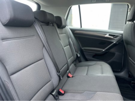 2018 Volkswagen Golf 1.6 TDI SE NAV BLUEMOTION 115PS 5DR €16,950 thumbnail