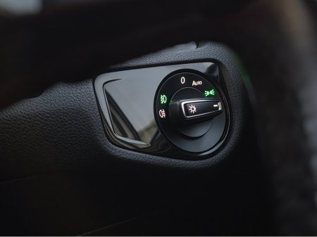 2017 Volkswagen Golf ( 172 REG ) HIGHLINE 1.4 MK7.5 SAT NAV PACK - VIRTUAL CLOCKS -REVERSE CAMERA - NAVIGATION - CARPLAY - ANDROID AUTO- BLIND SPOT REAR TRAFFIC ASSIST - DISCOVER PRO €17,950 thumbnail