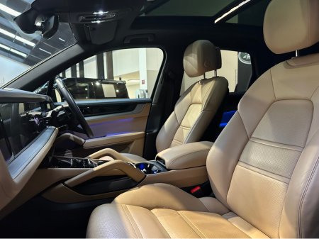 2024 Porsche Cayenne 3.0 V6 E-HYBRID MEGA  SPEC €109,950 thumbnail