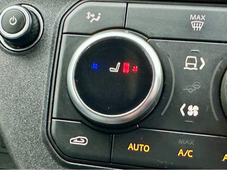 2022 Land Rover Defender ++LOW KM++ 3 SEATS / PLUS VAT €53,000 thumbnail