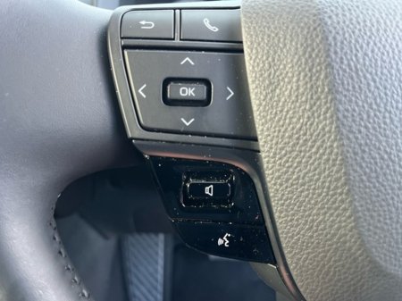 2025 Toyota C-HR C-HR PHEV SPORT €38,800 thumbnail