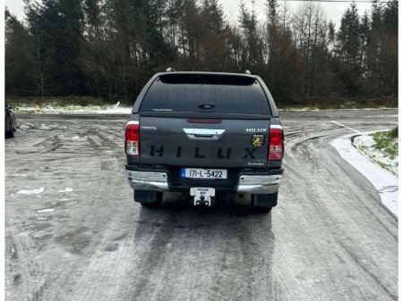 2017 Toyota Hilux  thumbnail