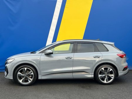 2023 Audi Q4 e-tron E-TRON S-LINE 35 AUTO // BLACK EDITION // HALF-LEATHER S-LINE HEATED SEATS // VERY LOW MILEAGE €35,900