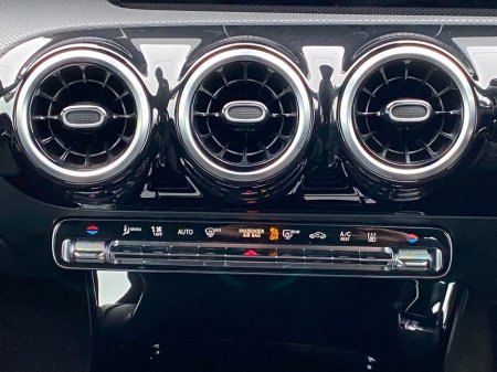 2021 Mercedes-Benz A Class A250E AMG PHEV €27,995 thumbnail