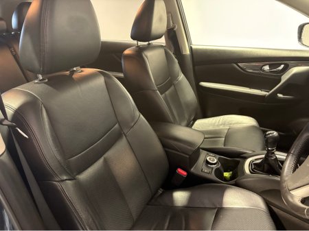 2016 Nissan X-Trail 4x4  TEKNA 4WD - LEATHER €10,950 thumbnail