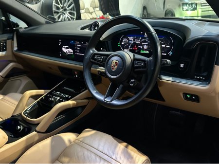 2024 Porsche Cayenne 3.0 V6 E-HYBRID MEGA  SPEC €109,950 thumbnail