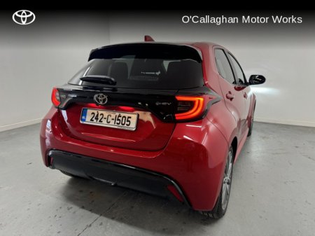 2024 Toyota Yaris YARIS HYBRID PLATINUM €29,950 thumbnail