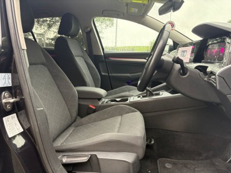 2022 Volkswagen Golf 2.0 TDI 115HP Life €23,995 thumbnail