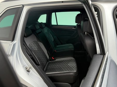 2023 Volkswagen Tiguan R-LINE 1.4 TSI PHEV DSG €37,990 thumbnail