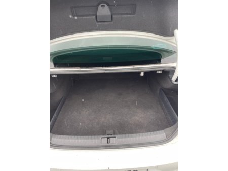 2016 Volkswagen Passat CL BE 1.6 TDI MANUAL 6SPEED FWD 120HP 4DR €13,250 thumbnail