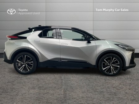 2025 Toyota C-HR C-HR PHEV SOL €40,750