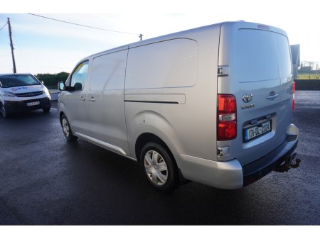 2017 Toyota Proace 2.0 D LWB GX 4DR thumbnail