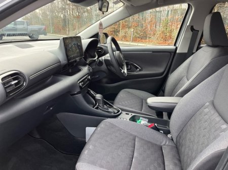 2025 Toyota Yaris Yaris Hybrid 115 L-SPORT €28,950 thumbnail