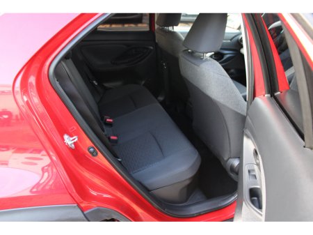 2022 Toyota Yaris Cross 1.5 Hybrid CVT Luna €23,950 thumbnail