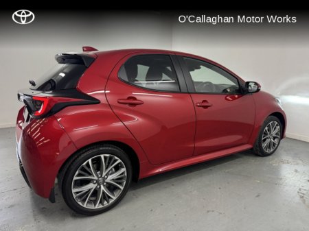 2024 Toyota Yaris YARIS HYBRID PLATINUM €29,950 thumbnail