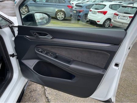 2022 Volkswagen Tiguan E-TSI STYLE AUTOMATIC HYBRID 1.5 PETROL //LOW MILES//HIGH SPEC//HEATED SEATS AND STEERING WHEEL//HEAD UP DISPLAY//KEYLESS ENTRY// €29,950 thumbnail