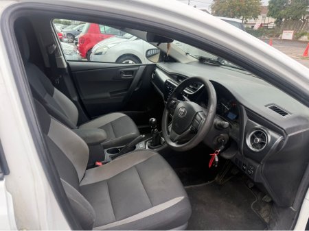 2019 Toyota Auris 1.4 D-4D TERRA 4DR €7,490 thumbnail
