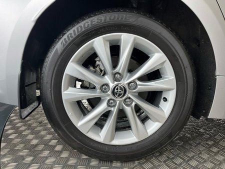 2024 Toyota Corolla LUNA SALOON AUTO Hybrid €29,950 thumbnail