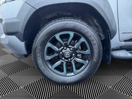 2024 Toyota Hilux *NO VAT* 2.8 INVINCIBLE AUTO #319 €51,999 thumbnail