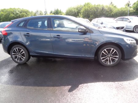 2017 Volvo V40 D2 Momentum 120PS 5DR €14,900
