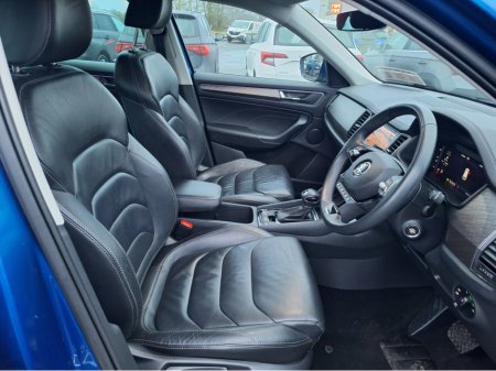2023 Skoda Kodiaq 7S STYLE 2.0 TDI *High Spec/Black Leather/Heated Seats/Keyless Entry/Camera/Ambient Lighting* €43,950 thumbnail